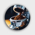 Muurcirkel "Portafiller met gemalen koffie in een espressomachine" | Wandcirkel