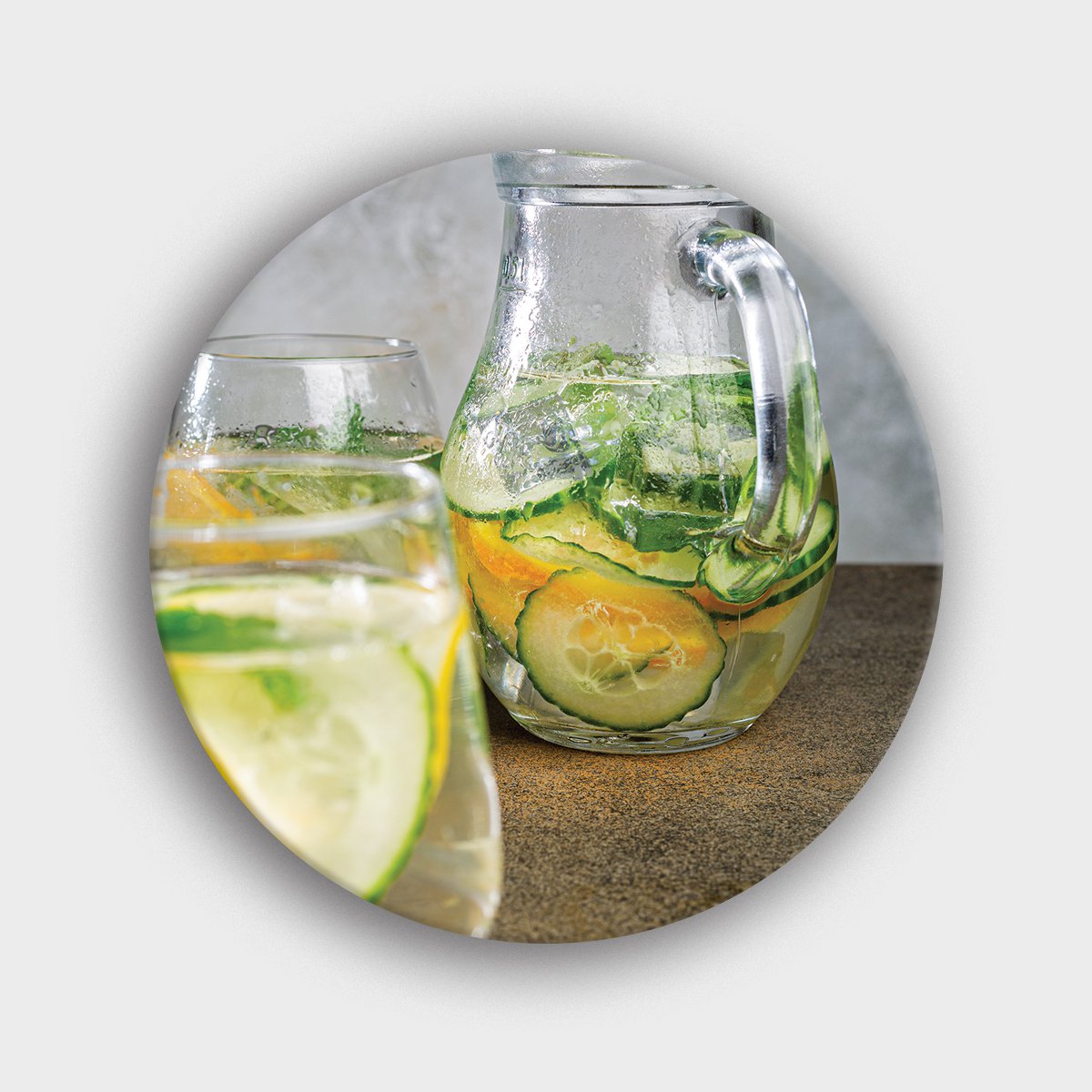 Muurcirkel "Gezonde cocktails met komkommer en limoen" | Wandcirkel
