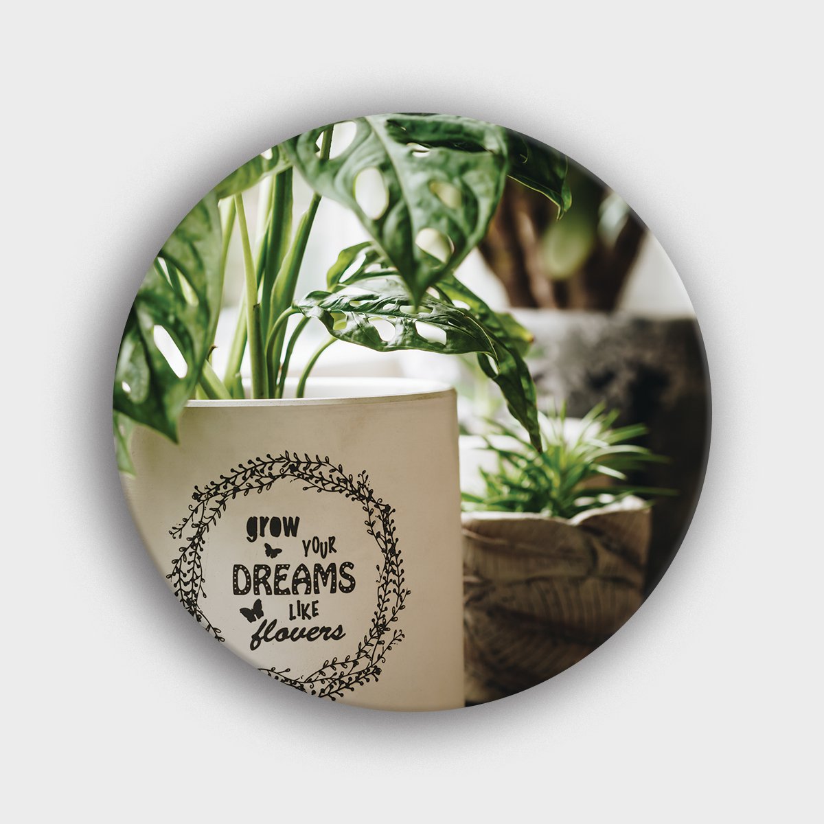 Muurcirkel "Bloempot op vensterbank in een retro keuken" | Wandcirkel