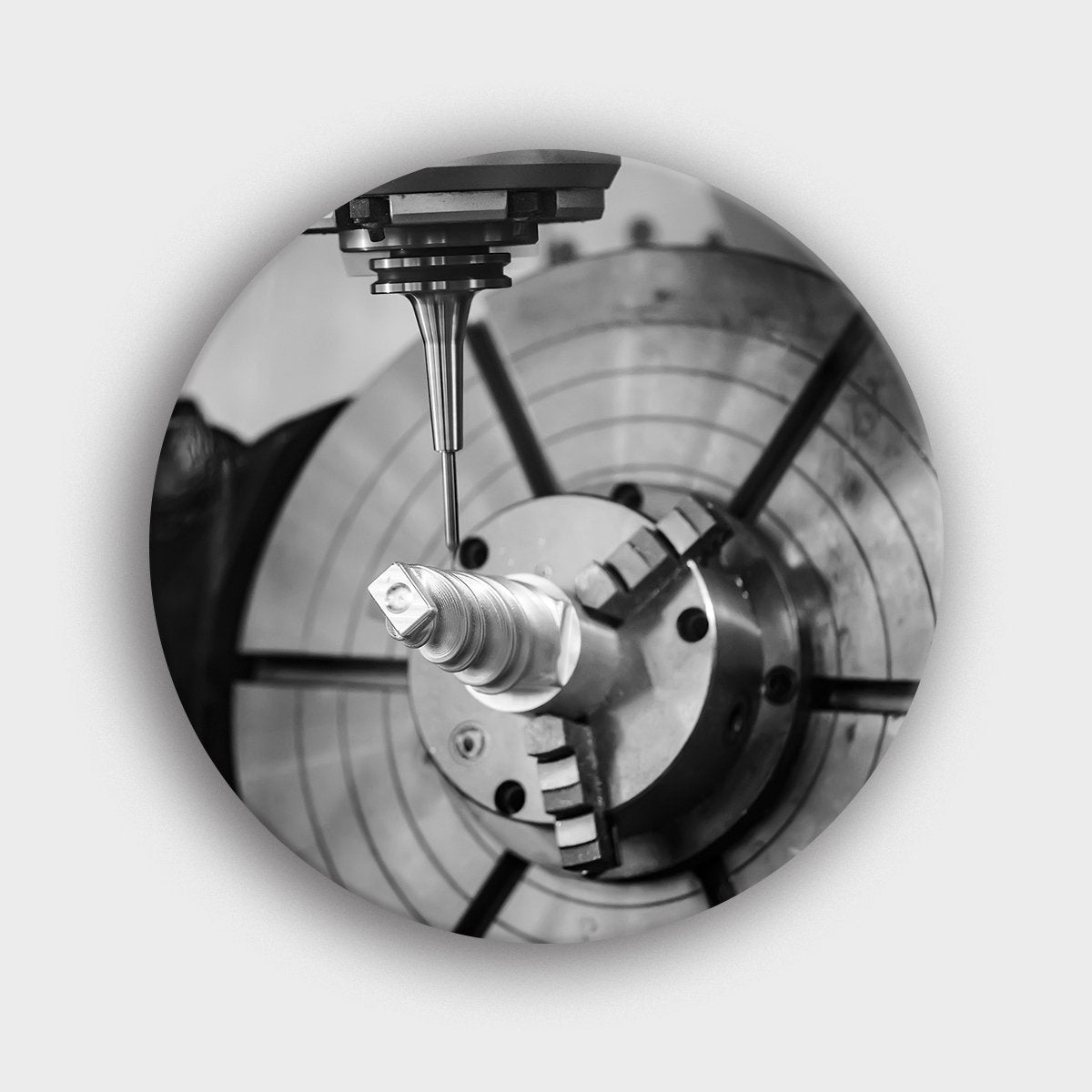 Muurcirkel "Werkhuis Draaibank CNC Black & White " | Wandcirkel